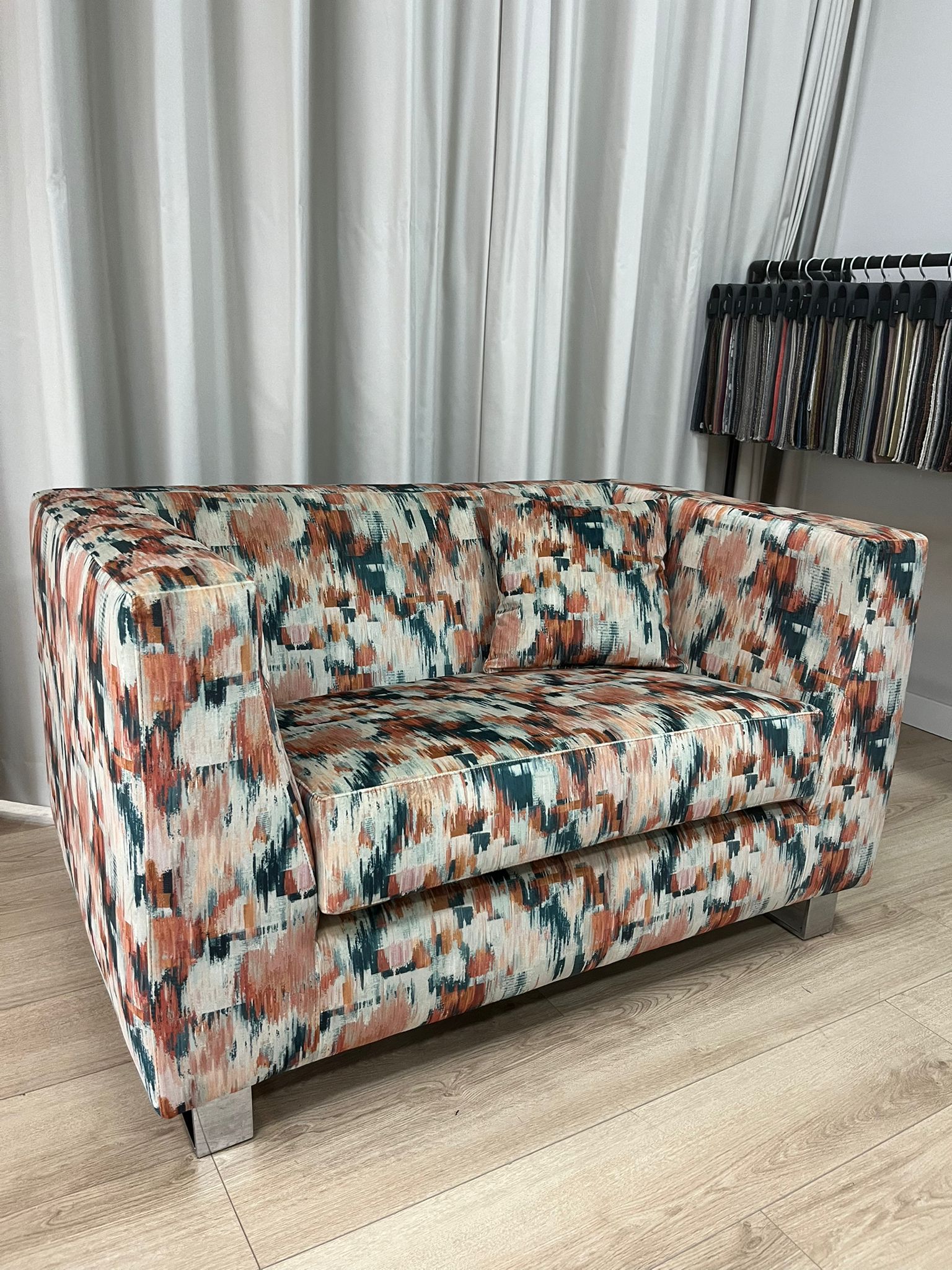 Gelderland love seat | Opnieuw gestoffeerd